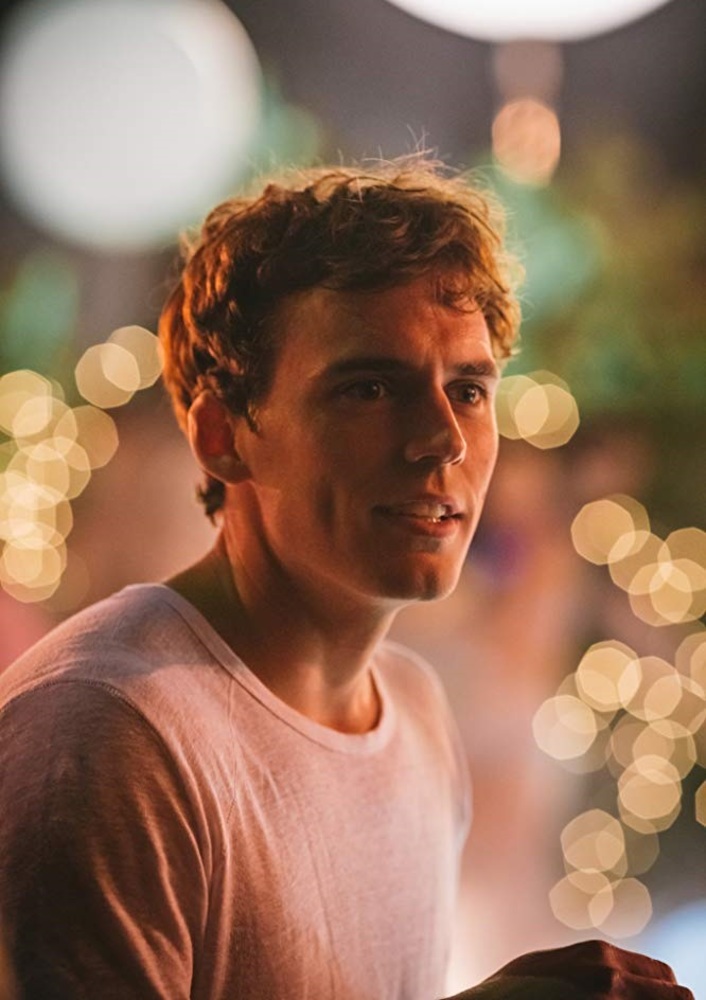 سم کلفلین در نمایی از فیلم «با عشق، رزی» (Love, Rosie)